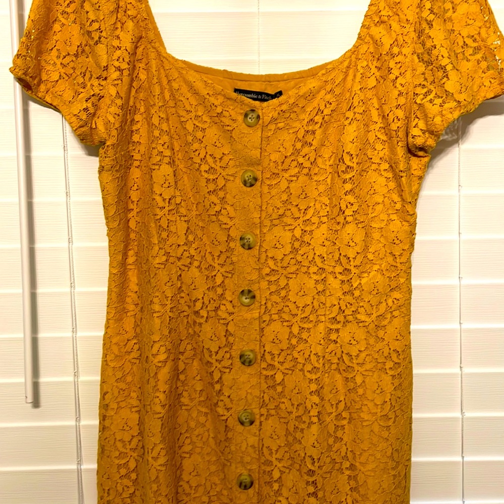 Never worn, cute gold summer Abercrombie & Fitch dress.